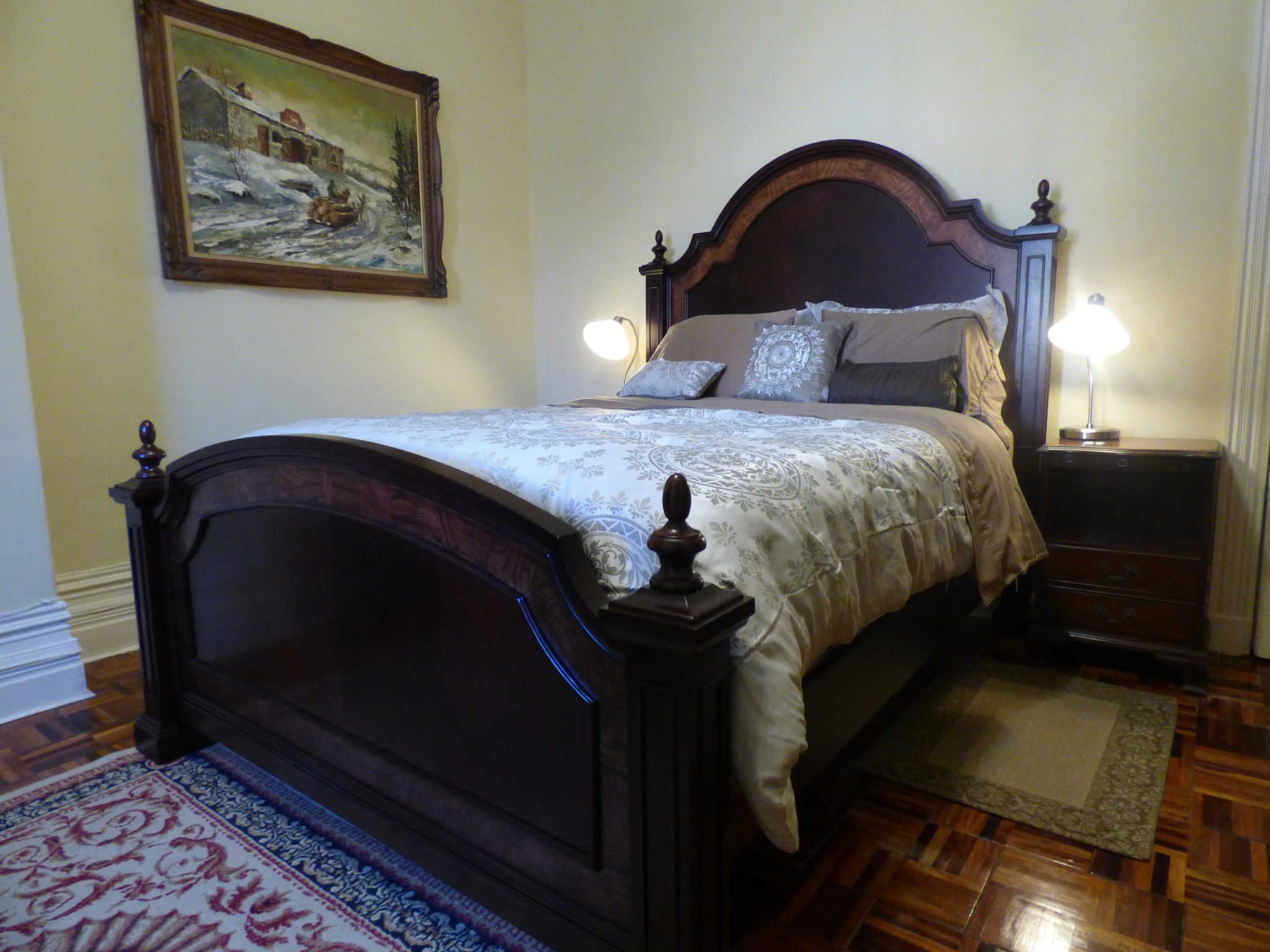 Unwind in Luxury: Cartier Room with Ensuite – Ideal Getaway at Gingerbread Manor B&B!